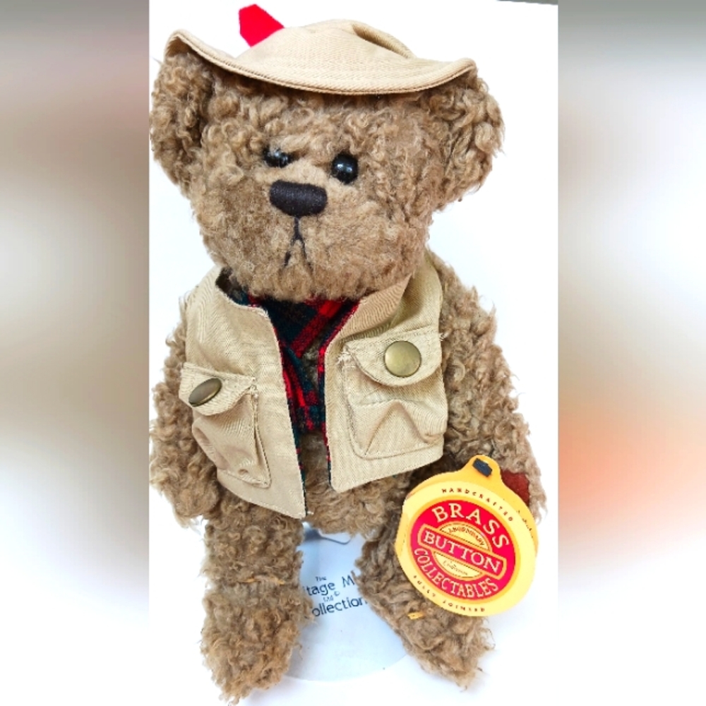 The Brass Button Collectables "TANNER" 1997 Fully Jointed The Bear Of Heath